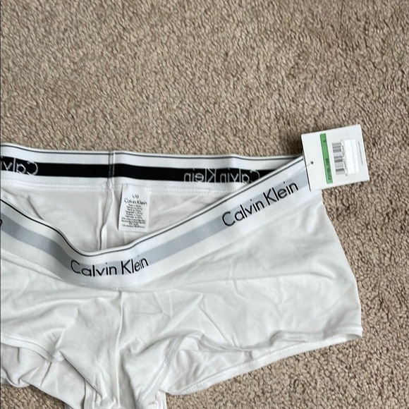 Calvin Klein White Boxer Briefs Soft Stretchy Fabric - Picture 2 of 3